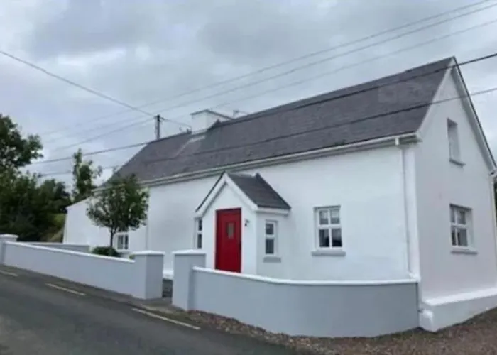 Charming 3-Bed Detached Cottage With Scenic Views