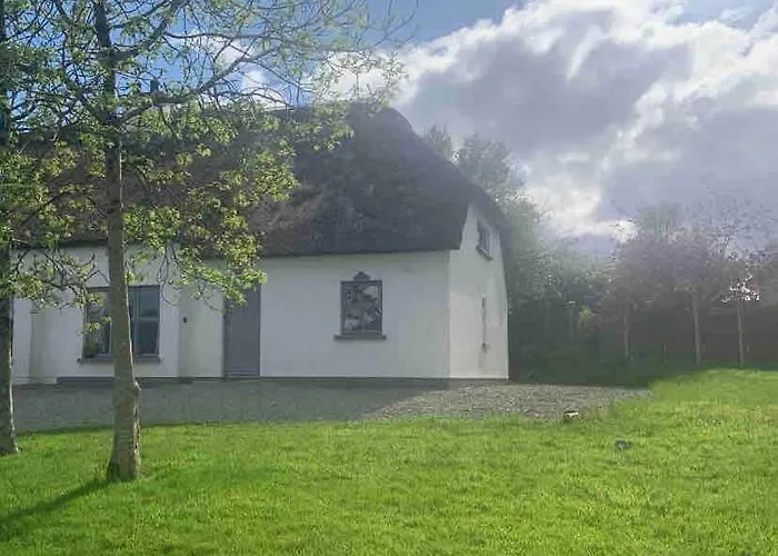 Fionas Thatched Cottage Eile