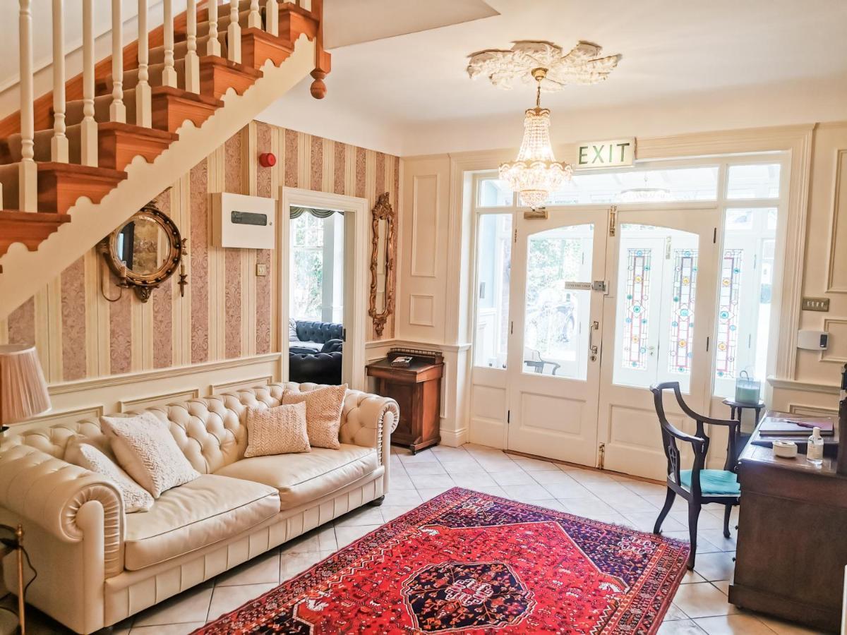 Herbert House ,v93 Rf64 Guest house *