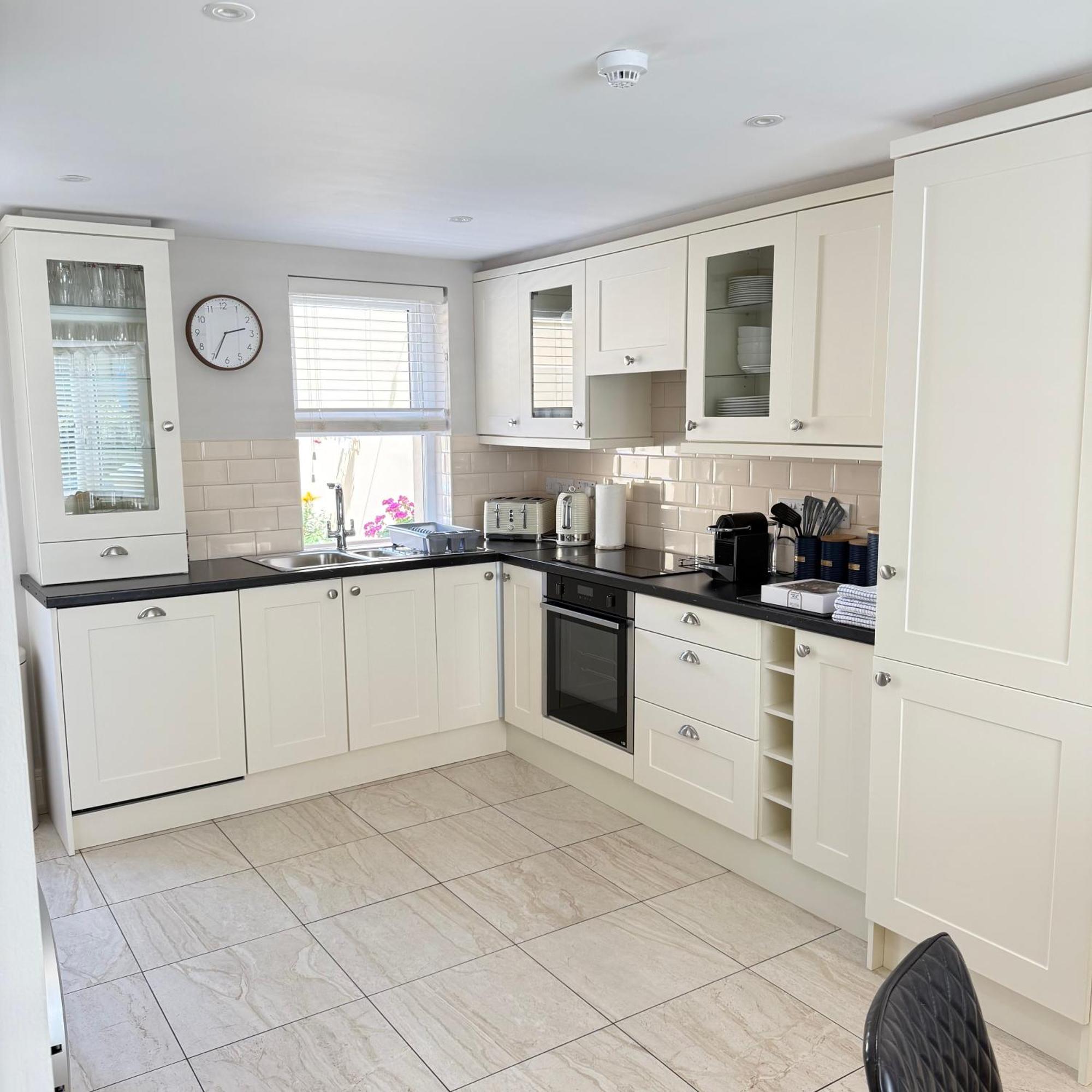3 Fair Hill House Centrally Located With Parking And Wifi Sleeps 6 Holiday home