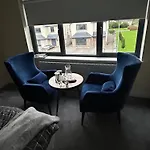1 Luxurious Room In Family Home