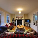 Reeks Country House
