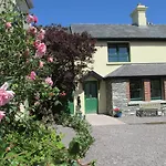 Lakeview Courtyard Cottage
