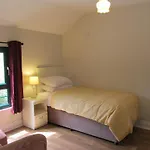 Lakeview Courtyard Cottage