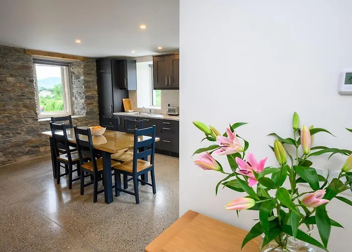 Killarney Old School Road Sleeps 6