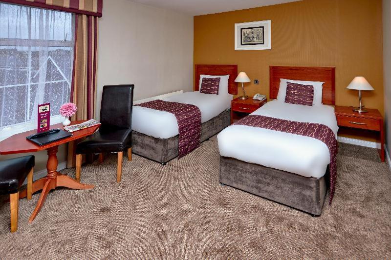 Eviston House 3*