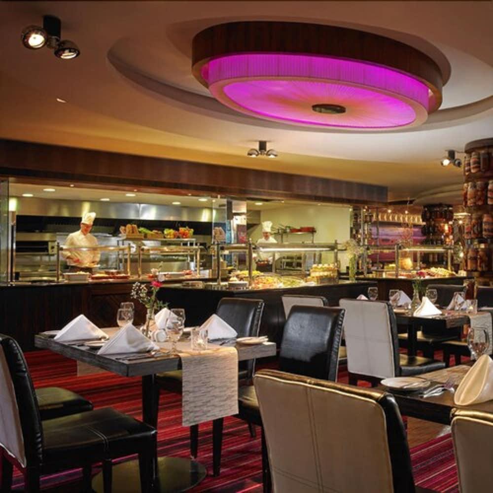 Hotel Towers & Leisure Centre 4*