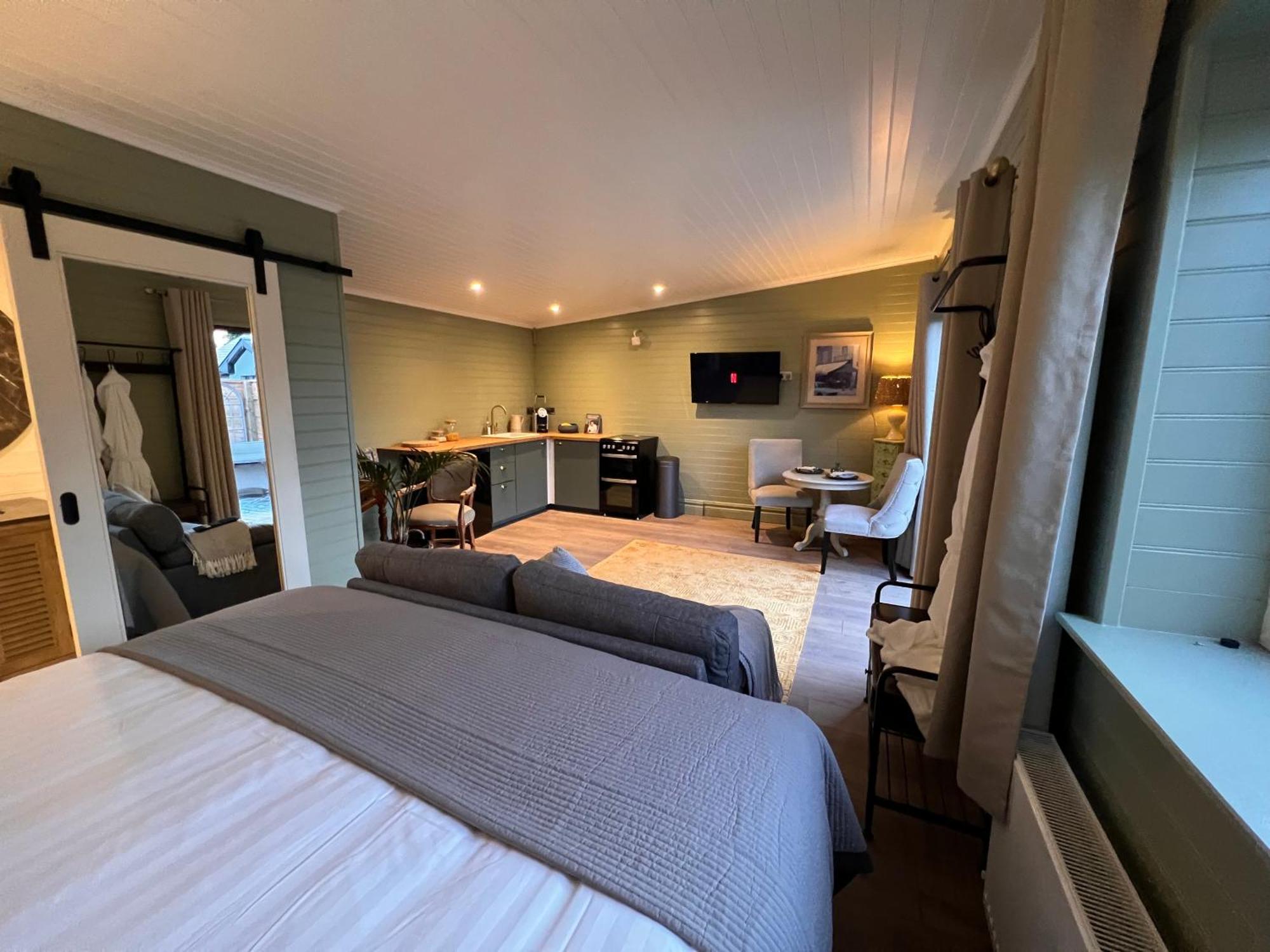 Chalet Luxurious One Bedroom Cabin With Private Hot Tub Killarney