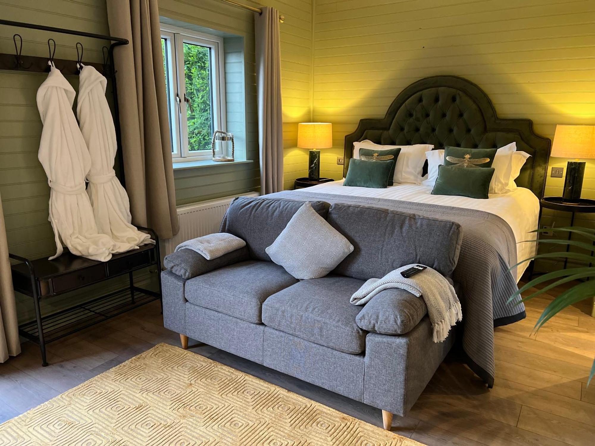 Chalet Luxurious One Bedroom Cabin With Private Hot Tub Killarney