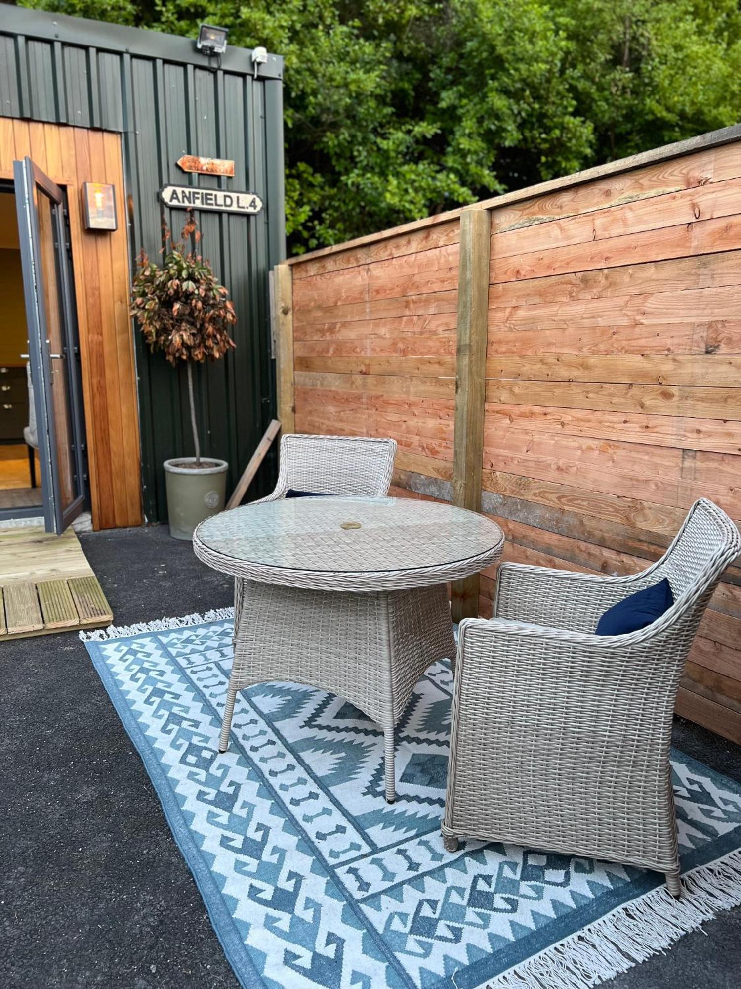 Luxurious One Bedroom Cabin With Private Hot Tub Chalet