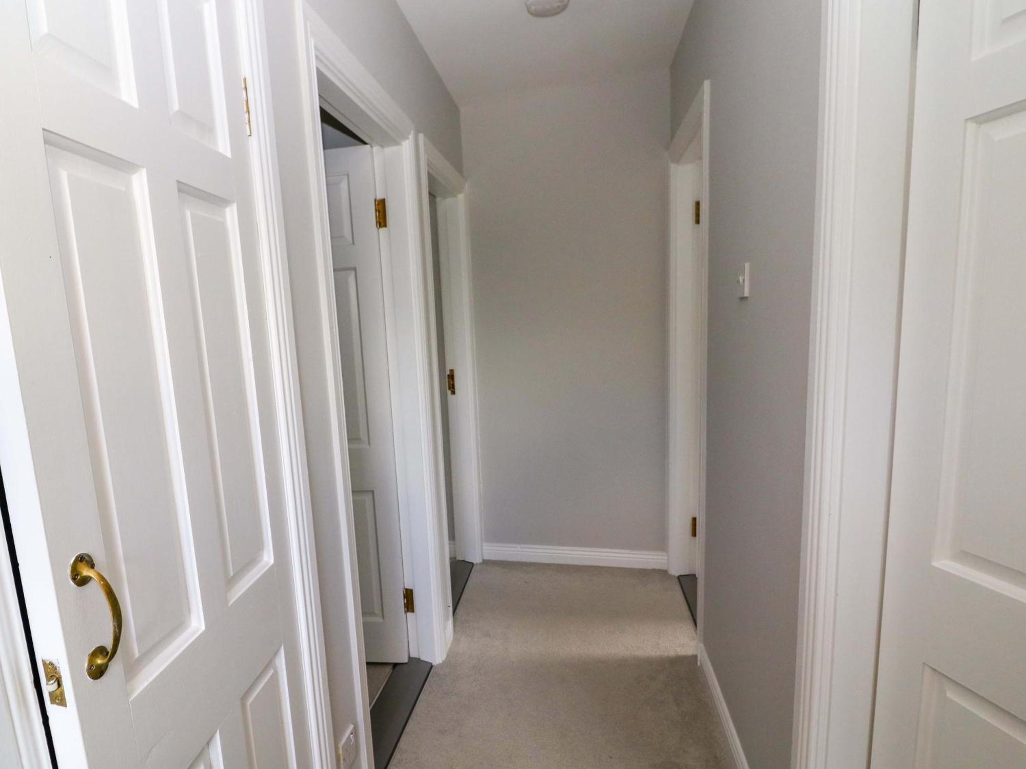 32 Kings Park * Killarney