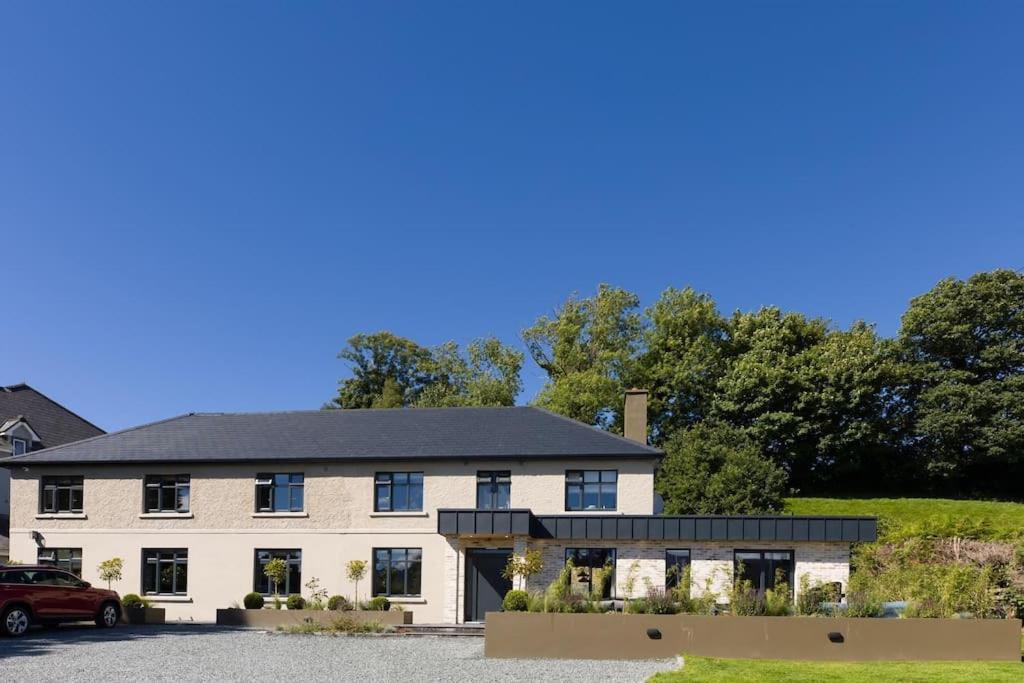 Luxury Eleven Bedroom House Sleeps 23 5-10 Mins Walk From Town Centre