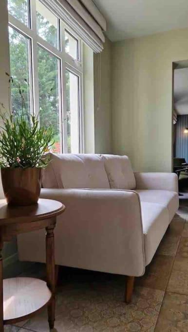 Luxury Eleven Bedroom House Sleeps 23 5-10 Mins Walk From Town Centre Holiday home *