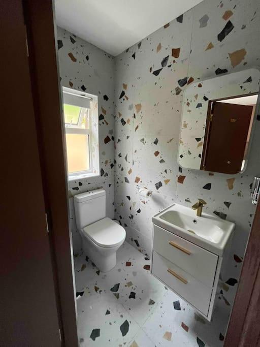 Luxury Eleven Bedroom House Sleeps 23 5-10 Mins Walk From Town Centre Killarney