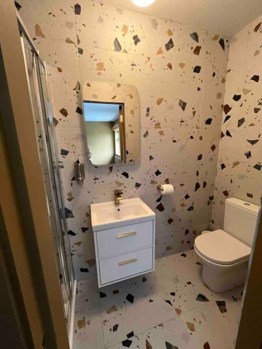 Luxury Eleven Bedroom House Sleeps 23 5-10 Mins Walk From Town Centre Killarney