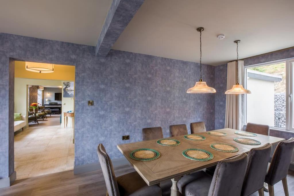 Luxury Eleven Bedroom House Sleeps 23 5-10 Mins Walk From Town Centre