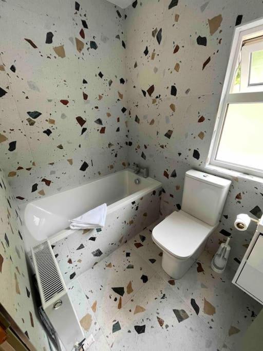 Luxury Eleven Bedroom House Sleeps 23 5-10 Mins Walk From Town Centre * Killarney