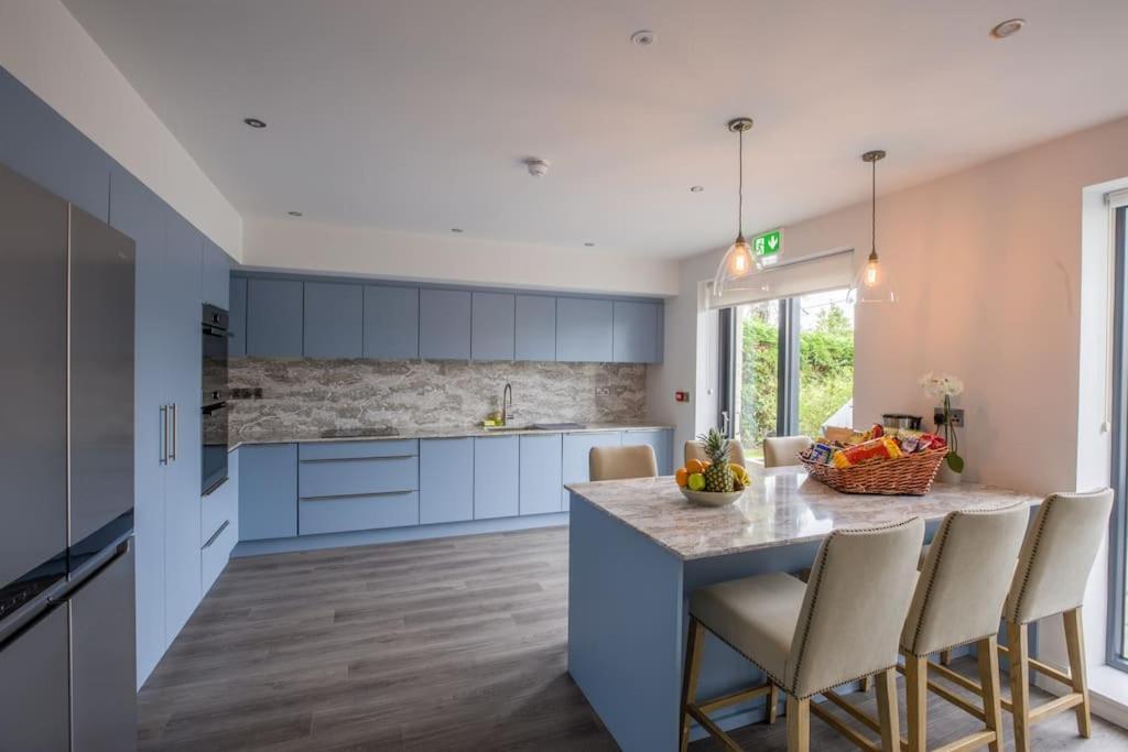 Luxury Eleven Bedroom House Sleeps 23 5-10 Mins Walk From Town Centre Killarney