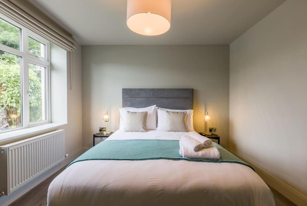 Luxury Eleven Bedroom House Sleeps 23 5-10 Mins Walk From Town Centre * Killarney