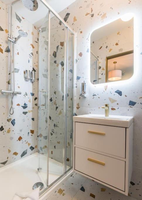 Luxury Eleven Bedroom House Sleeps 23 5-10 Mins Walk From Town Centre Holiday home Killarney