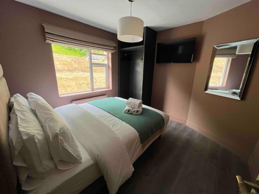 Luxury Eleven Bedroom House Sleeps 23 5-10 Mins Walk From Town Centre Killarney