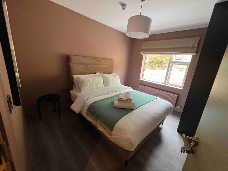 Luxury Eleven Bedroom House Sleeps 23 5-10 Mins Walk From Town Centre * Killarney