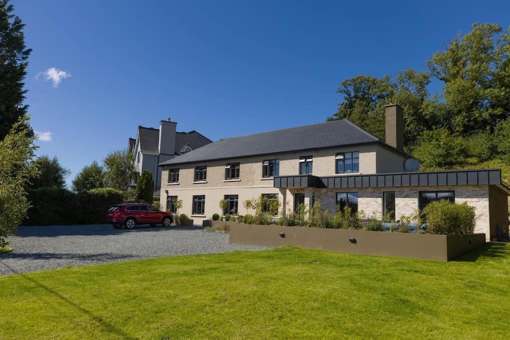 Holiday home Luxury Eleven Bedroom House Sleeps 23 5-10 Mins Walk From Town Centre *