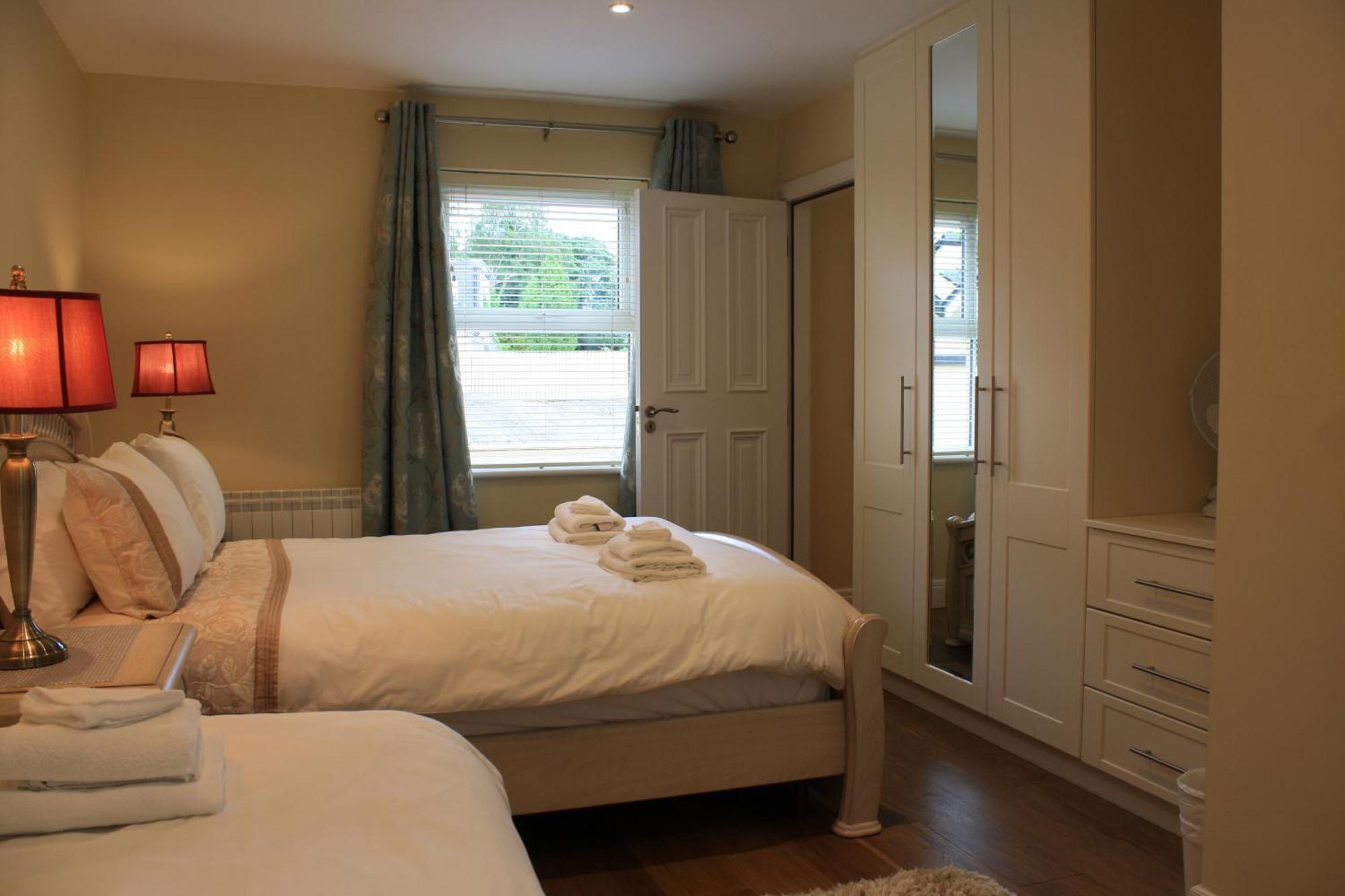 3 Fair Hill House Centrally Located With Parking And Wifi Sleeps 6 Holiday home *
