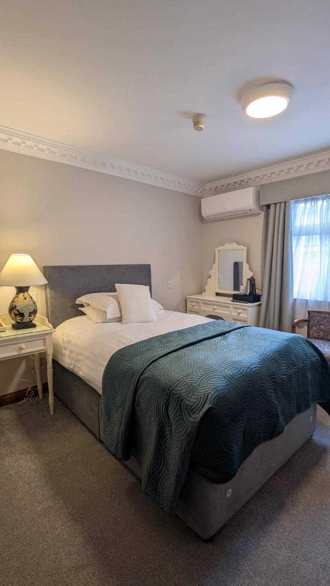 Foley's Townhouse 4*