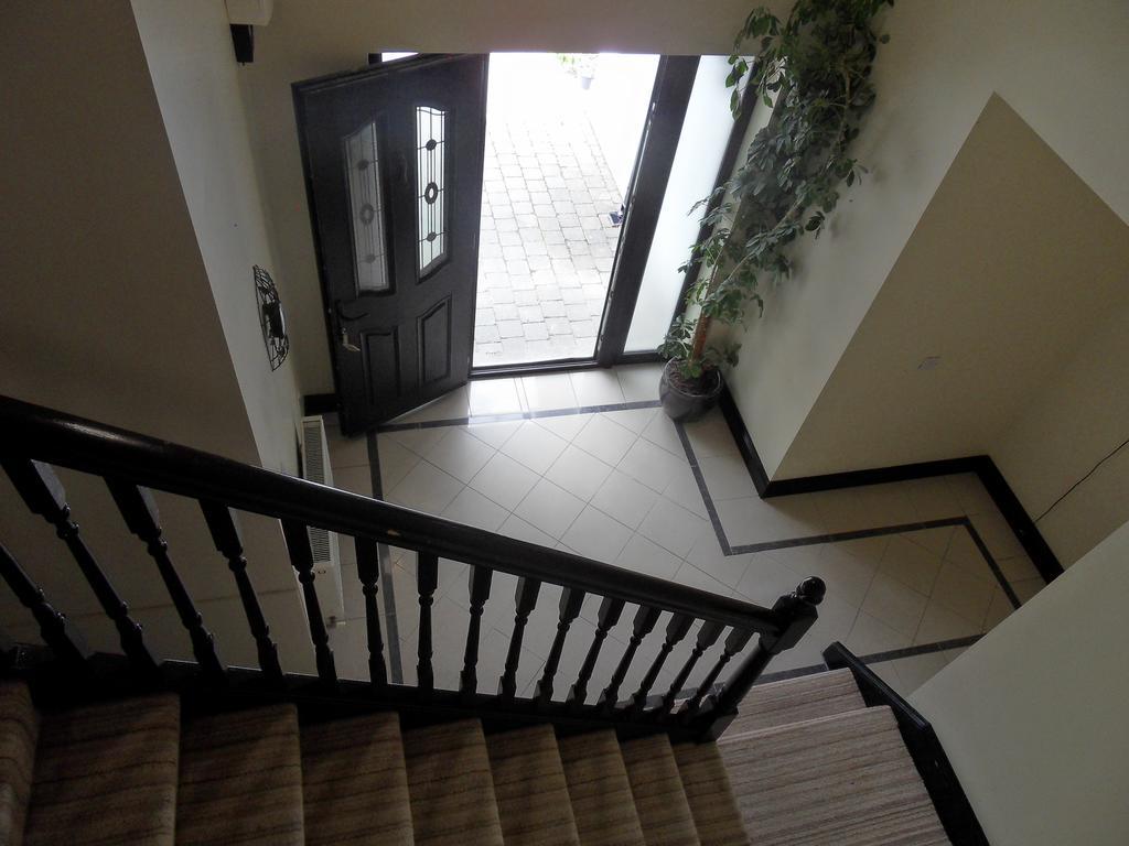 Apartment Ethan House *