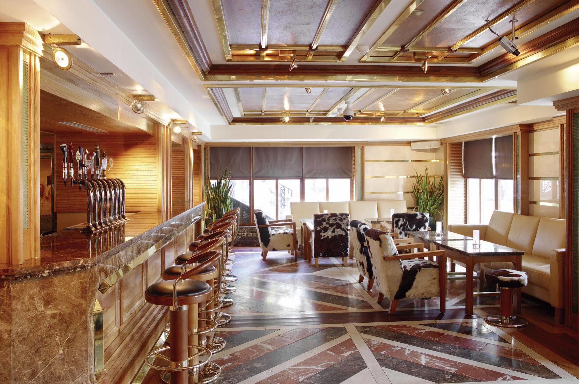 Killarney Plaza Hotel & Spa