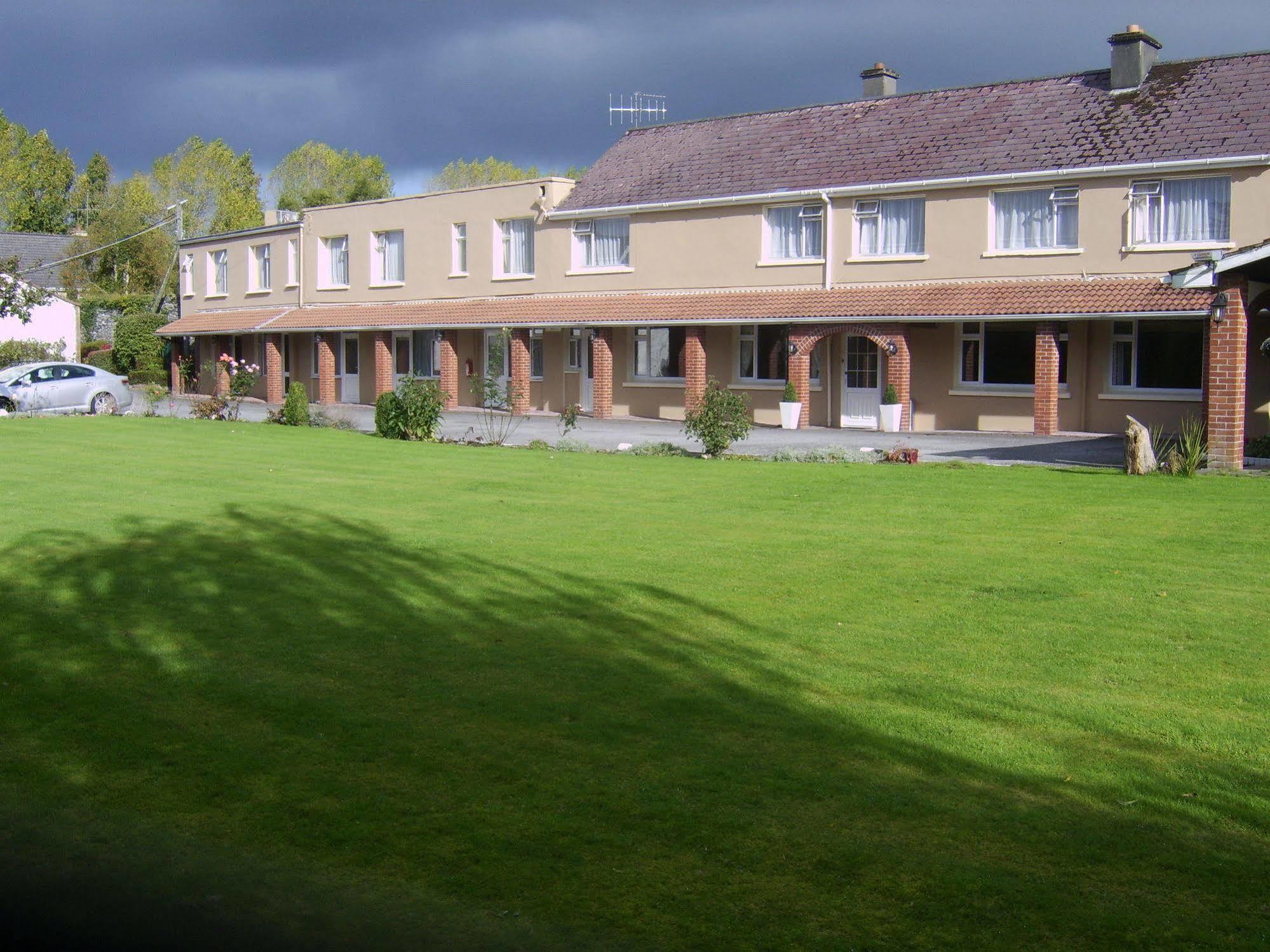 The Gardens 3*