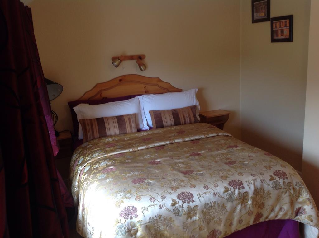 Leens Bed & Breakfast 2*