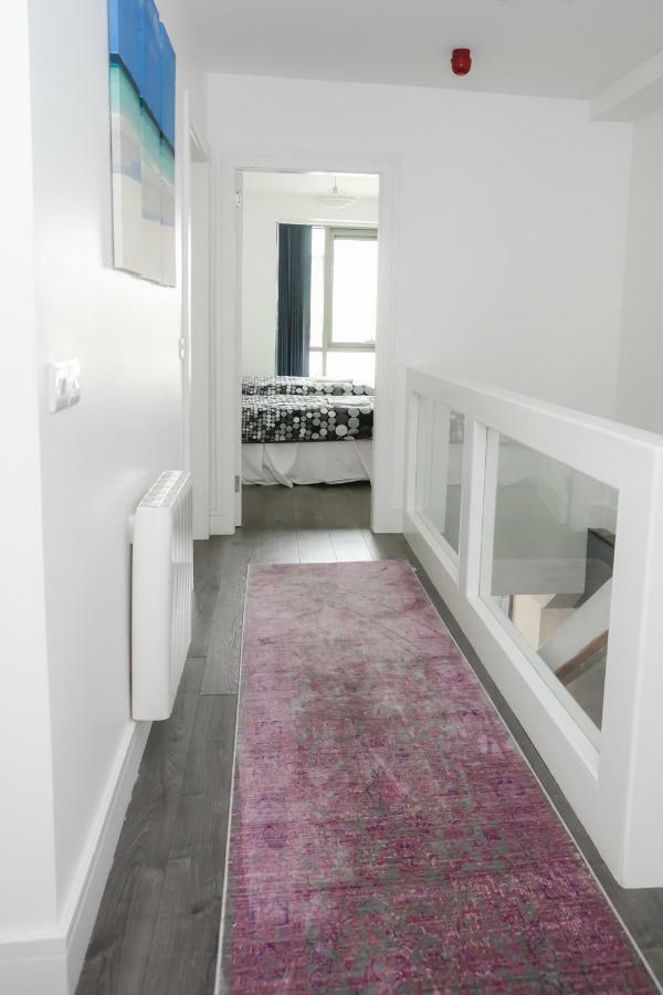 Reeks Gateway Townhouse Apartment *
