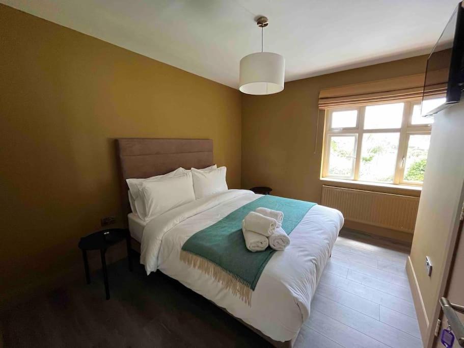 Luxury Eleven Bedroom House Sleeps 23 5-10 Mins Walk From Town Centre Holiday home Killarney
