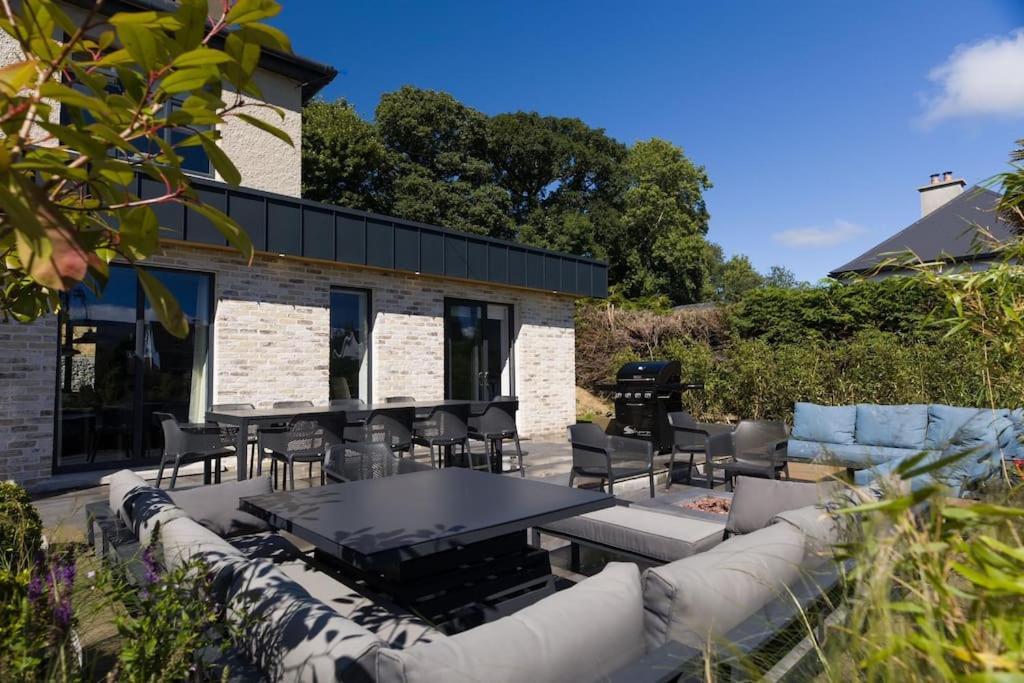 Luxury Eleven Bedroom House Sleeps 23 5-10 Mins Walk From Town Centre Killarney