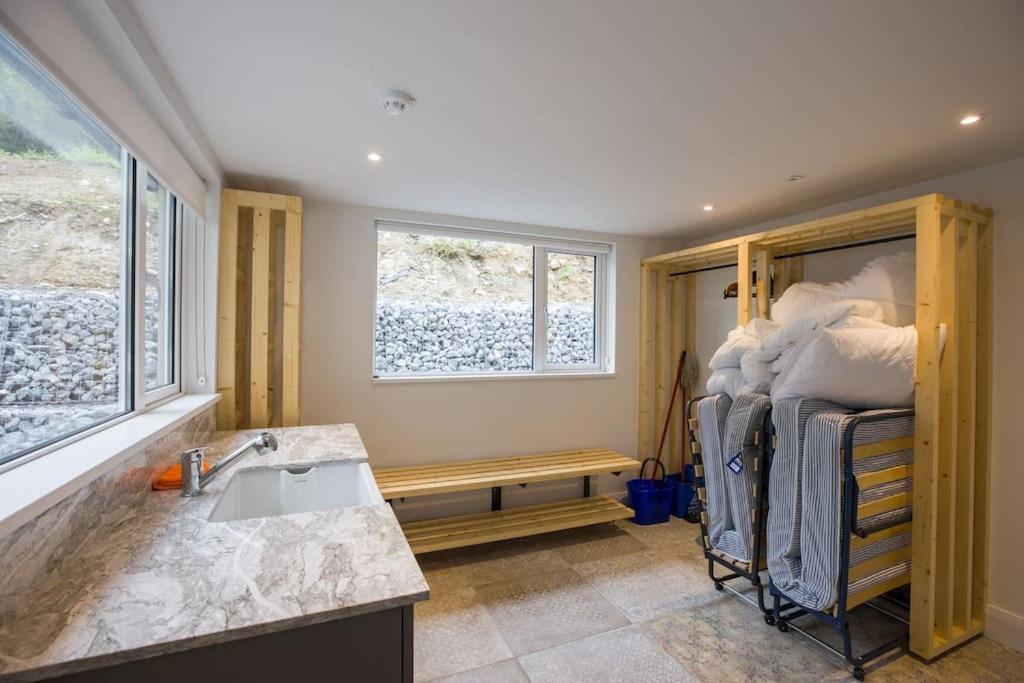 Luxury Eleven Bedroom House Sleeps 23 5-10 Mins Walk From Town Centre Holiday home
